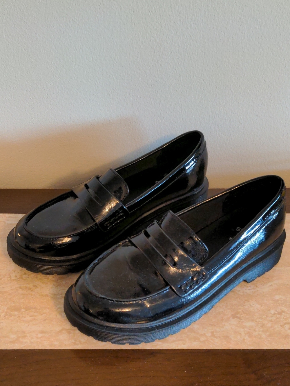 Art Class Girl's Black Patent Loaders size 5